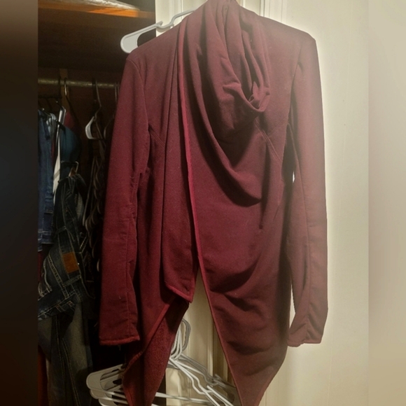 Lululemon Presence of Mind Wrap in Bordeaux - Picture 9 of 12